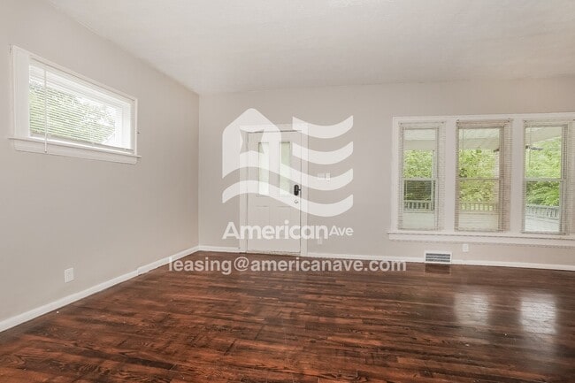 Foto del edificio - 128 Hollinger Ave