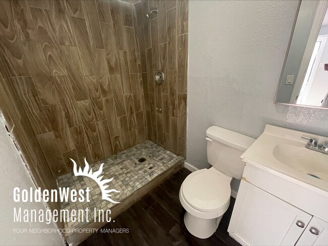 Foto del edificio - Private Studio Apartment Ready Now! MOVE I...