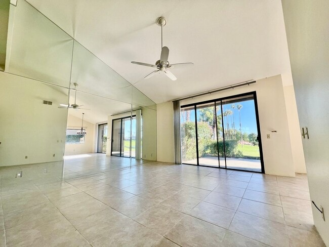 Foto del edificio - AVAILABLE NOW!! 2 Bedroom 2 Bathroom + Den Home in Palm Desert!!