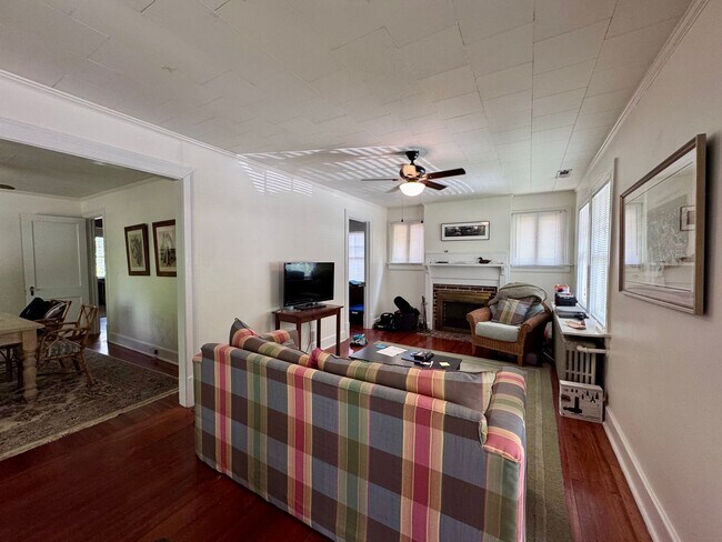 Building Photo - Charming Home Near UNC Campus & Downtown C...