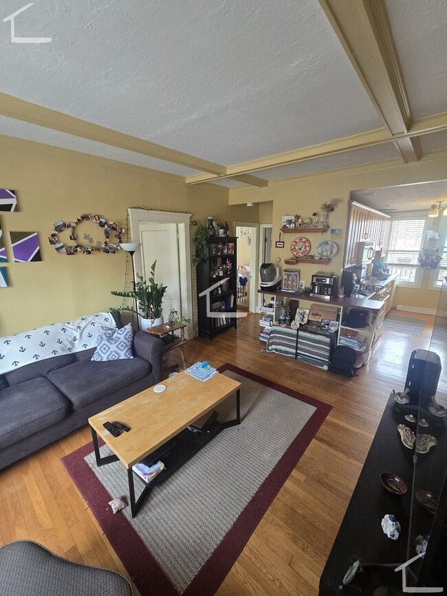 Building Photo - Very Nice 2 bed in Brighton.... Sept 1st!!