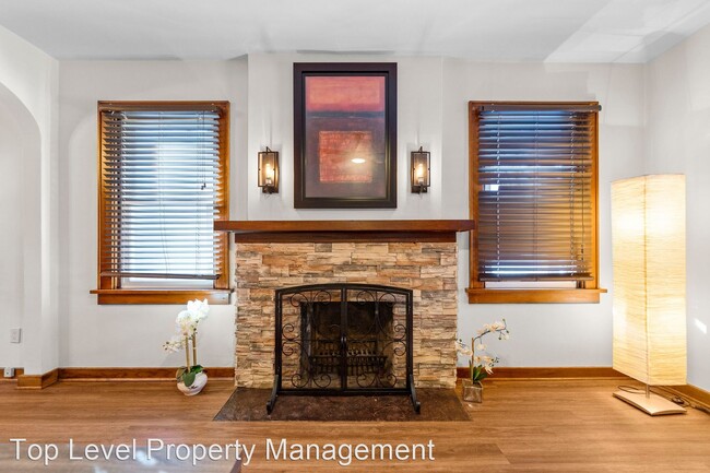 Building Photo - 3 br, 2 bath House - 2613 University Ave