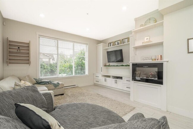 Photo du bâtiment - 21150-21150 76A Ave