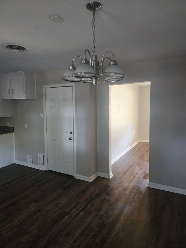 Building Photo - 512 S Judd St