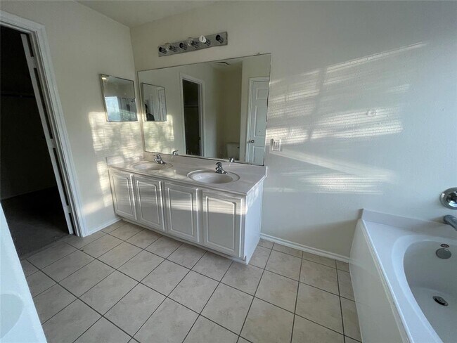 Foto del edificio - 6047 Shelbourne Park Ln