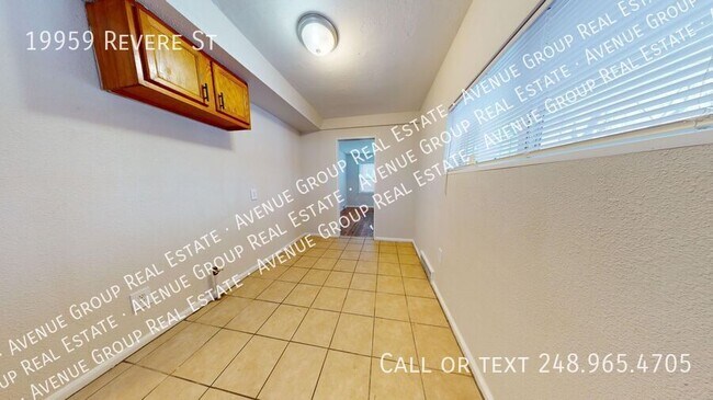 Building Photo - 19959 Revere-lovely single-family bungalow...