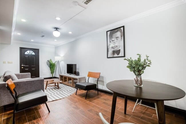 Building Photo - Queen room in 4-bed/3.0-bath Home