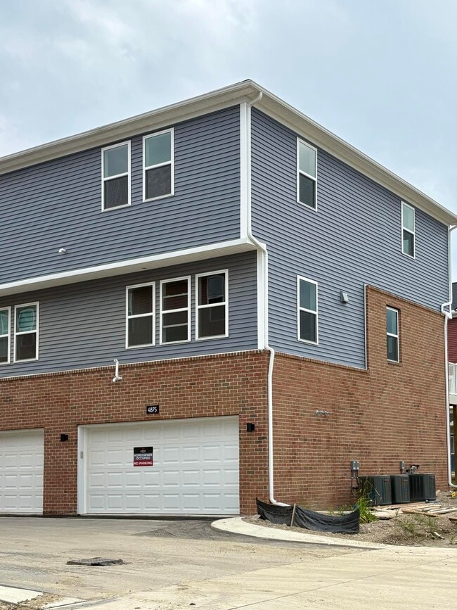 Building Photo - 4875 Ludlow Ln