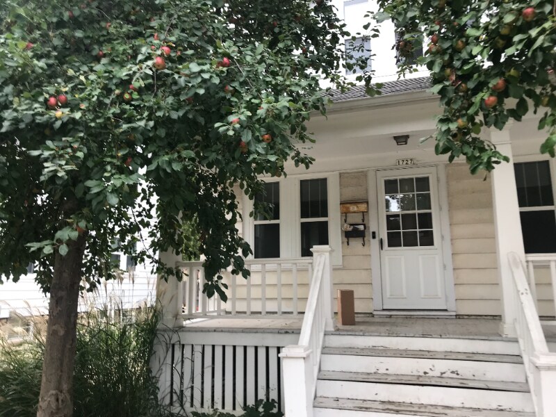 Primary Photo - 1727 E Morgan Ave