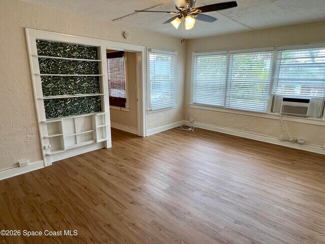 Foto del edificio - 2104 Waverly Pl