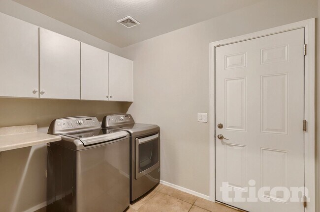 Building Photo - 43633 W Cydnee Dr