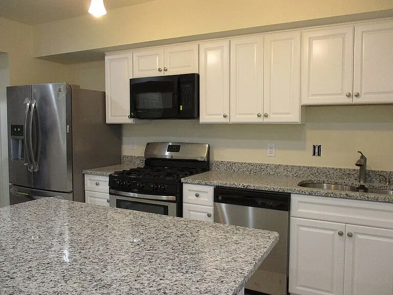 Foto principal - 330 16th St NE