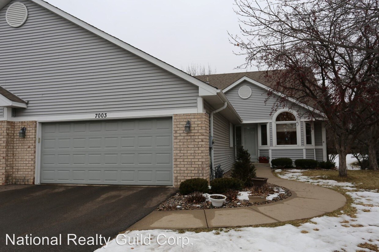 Primary Photo - 7003 Oak Pointe Curv