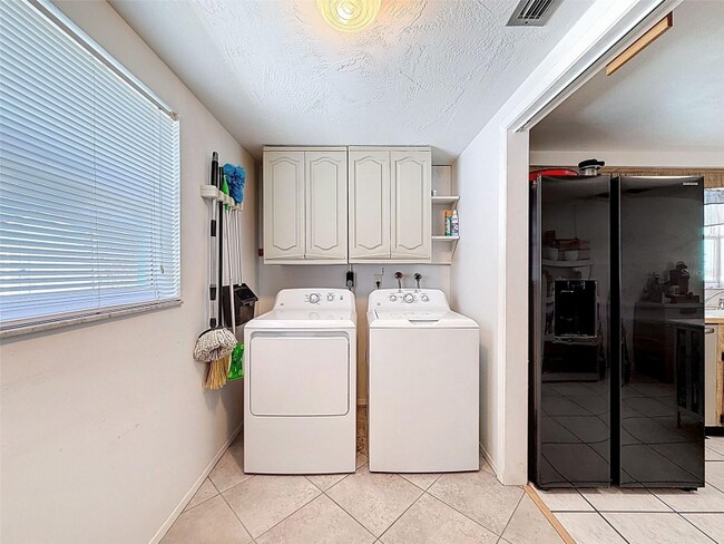 Foto del edificio - 7815 Foxbloom Dr