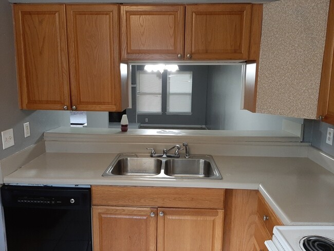 Foto del edificio - 2032 Oak Park Ln