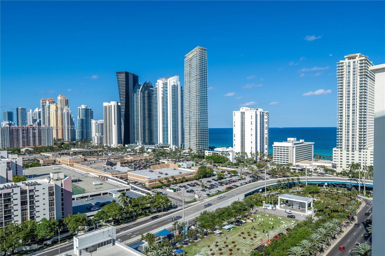 Foto principal - 300 Sunny Isles Blvd