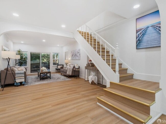 Building Photo - 4 Bedroom Single Family Home in Oakland  (...