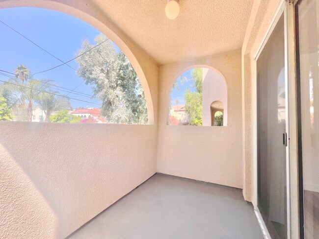Foto del edificio - 2030 Ivar Ave