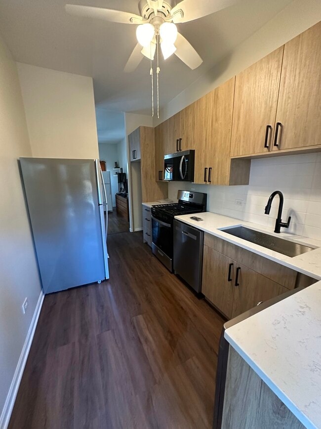 Foto del edificio - 6932 N Lakewood Ave