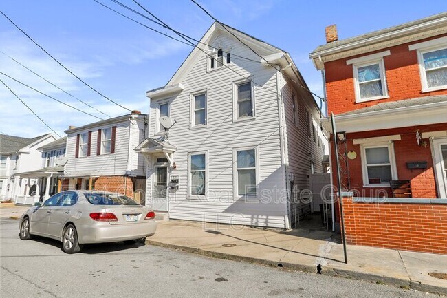 Building Photo - 721 2nd St