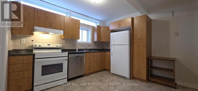 Building Photo - 89 Centre St E