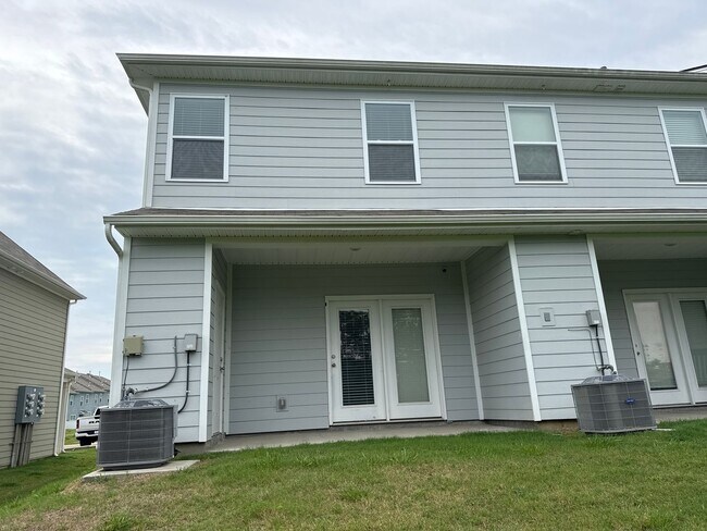 Foto del edificio - Beautiful 3BR/2.5BA Townhome in a Prime Lo...