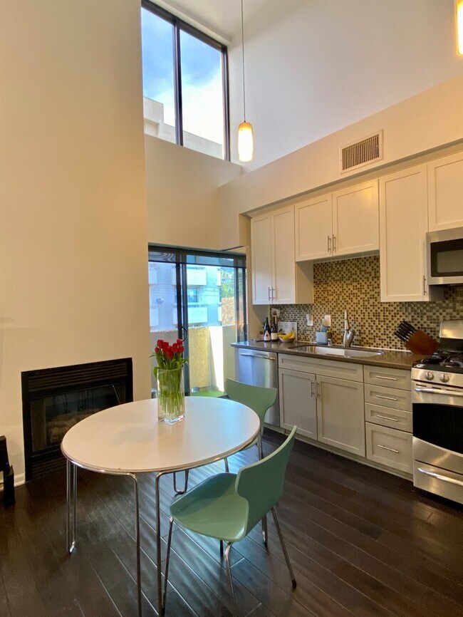 Foto del edificio - 7320 Hawthorn Ave