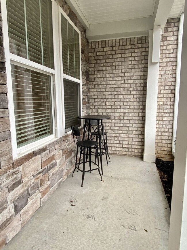 Building Photo - 1021 Livingstone Ln