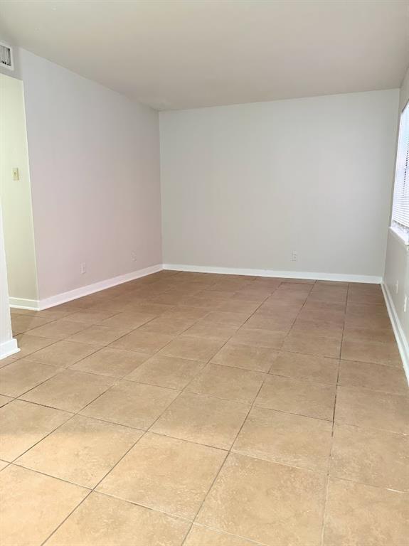 Foto principal - 307 E 31st St