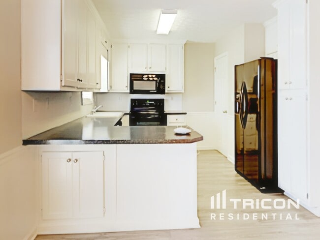 Building Photo - 712 Kings Ct