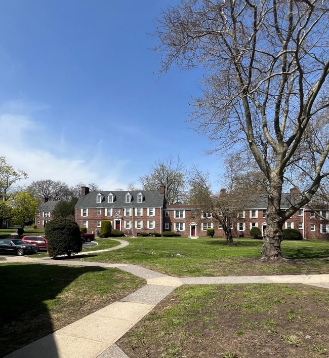 Building Photo - 676 Park Ave