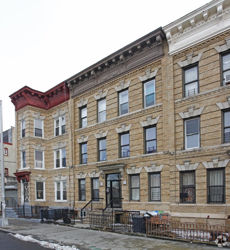 Primary Photo - 1430 Putnam Ave