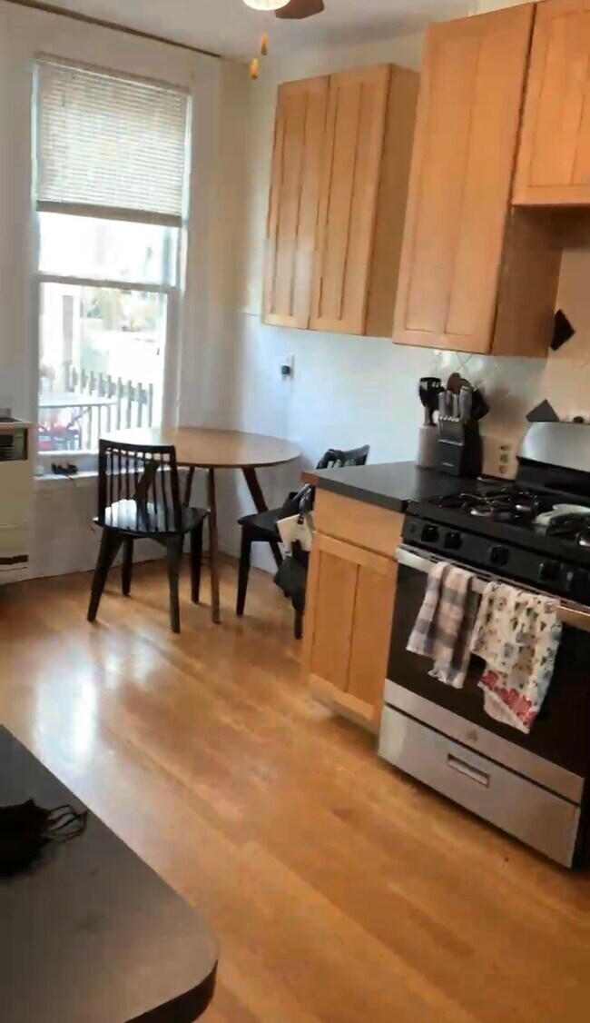 Kitchen - 687 E 8th St