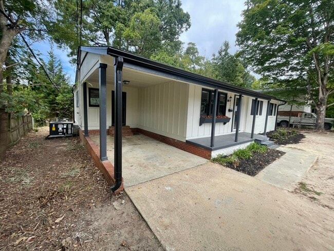 Building Photo - Home For Rent