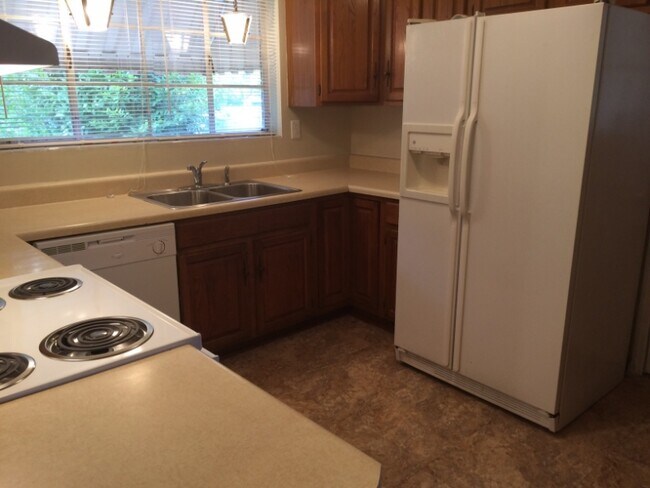 Foto del edificio - 2557 Wheeless Rd