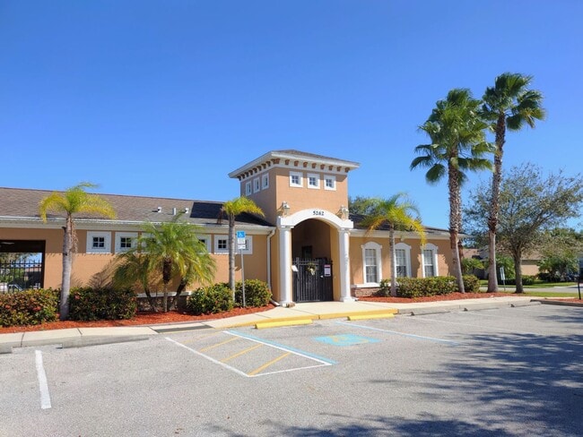 Building Photo - Annual Rental - Lovely 3 Bedroom 2 Bathroo...