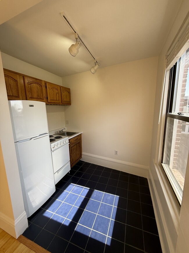 Building Photo - 4 Milford St