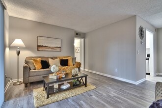 Building Photo - Granby Oaks Apartments