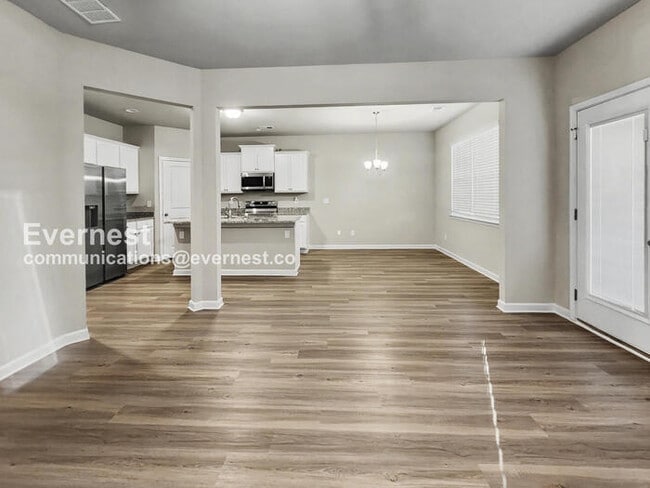 Building Photo - 3 Bed/2.5 Bath Home with Attached Garage / Pet-Friendly / Available Now!