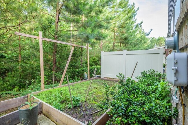 Building Photo - 411 Alamosa Pl