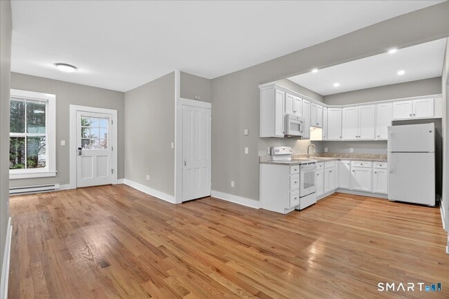 Foto del edificio - 23 S Main St