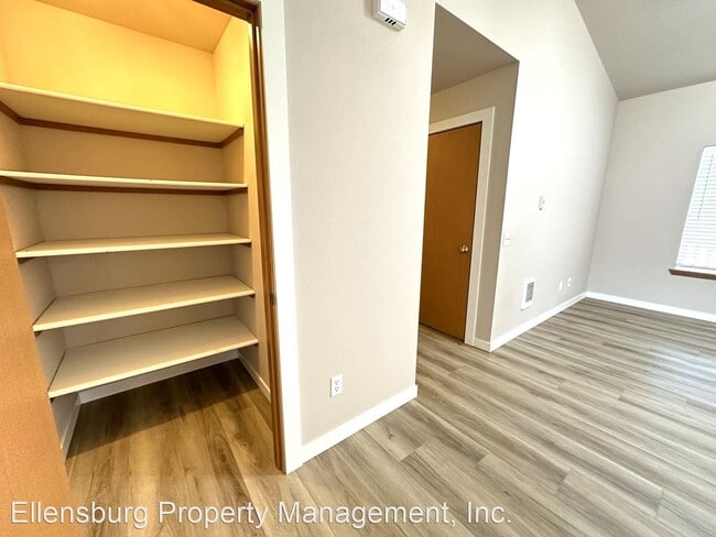 Building Photo - 3 br, 2 bath House - 2205 N Cobblefield St