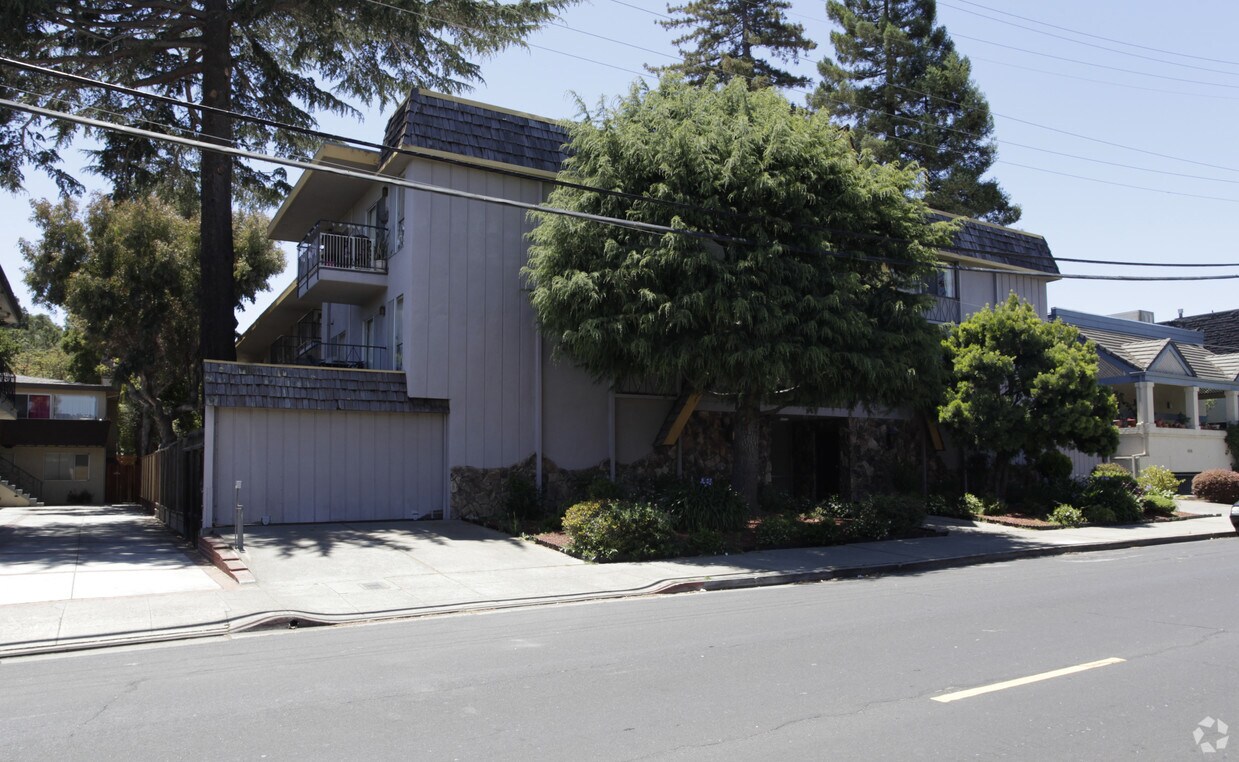 Building Photo - 668 Cedar