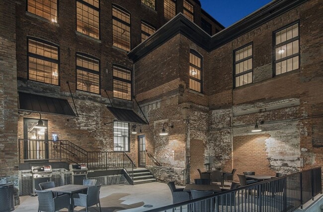 Interior Photo - Oak Knitting Mill Apartments – Franklin Square Available