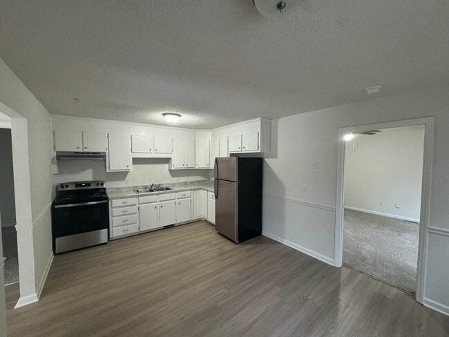Building Photo - 126 Woodside Ave
