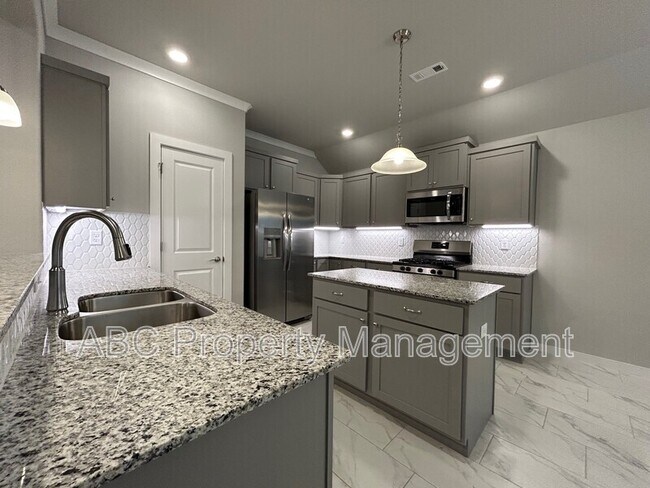 Building Photo - 350 S Emerald Woods Run