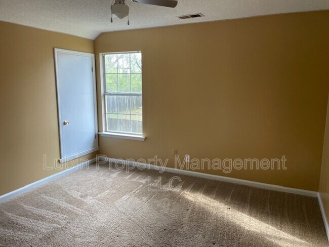 Foto del edificio - 5474 Hidden Meadows Dr