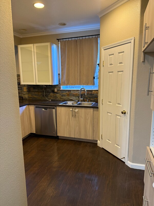 Foto del edificio - 2320 Bayless Way
