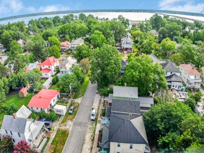 Foto del edificio - 511 Blades Ave