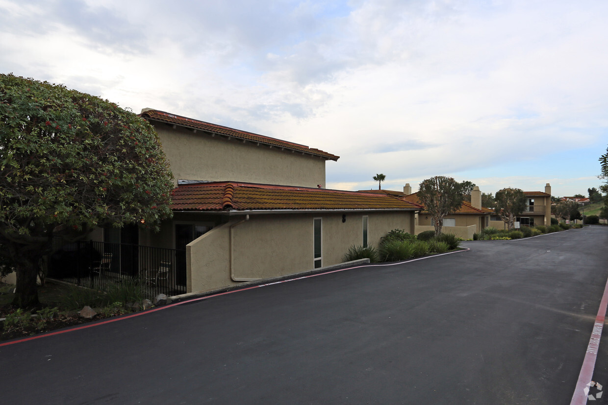 Building Photo - Ascot Park Meadows